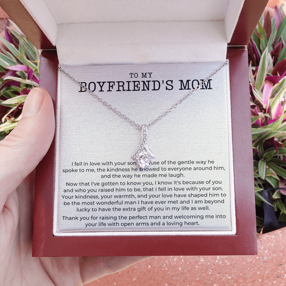 To My Boyfriend's Mom Alluring Beauty Necklace, Gift for Boyfriend
